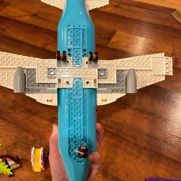 Lego Friends Heartlake City Airplane 41429 - Picture 8 of 8